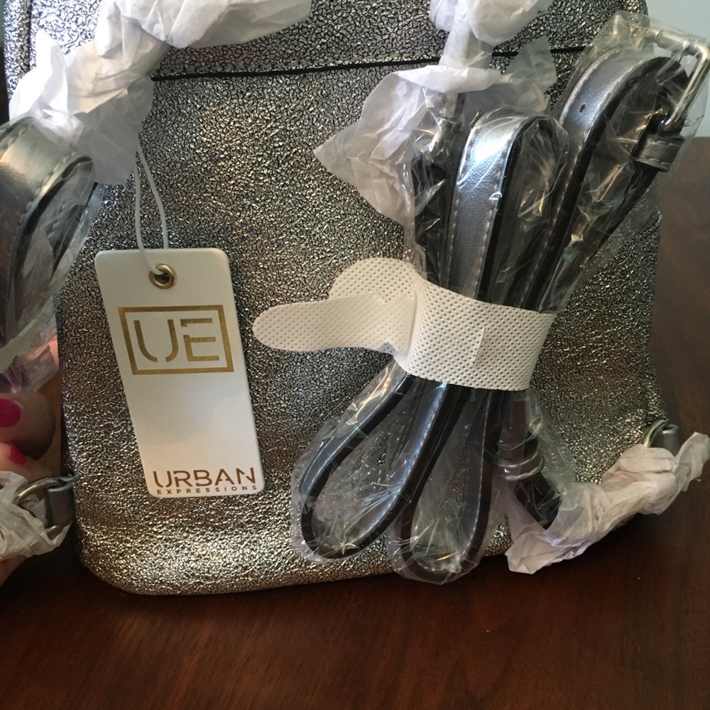 🌿Shimmery Silver mini backpack 🌿 - Picture 3 of 6